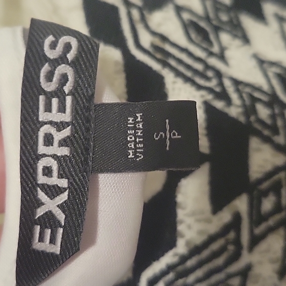 Express brand, lacy dress. - Picture 2 of 5